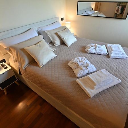 Aura Loving Home Con 4 Posti Letto, Cucina Completa, Terrazzo Ed Un Grande Parco Verde Serravalle d'Asti Exterior foto